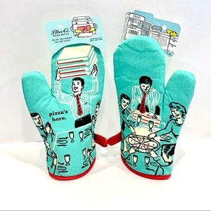 Blue Q | “pizza’s here” Oven Mitt
